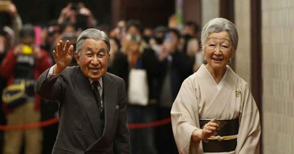 Hospitalizan a Akihito, emperador emérito de Japón
