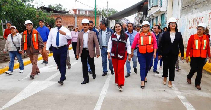 Arranca Tonantzin Fernández con obras públicas en Santa María Acuexcomac