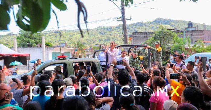 Atienden Sheinbaum y Armenta a damnificados en Xicotepec