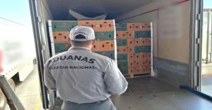 Pretendían pasar metanfetamina en botellas de agua mineral
