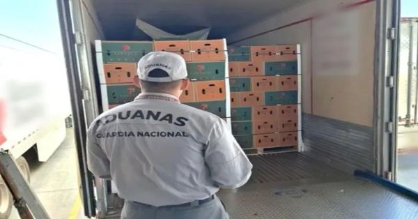 Pretendían pasar metanfetamina en botellas de agua mineral