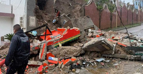 Deja dos lesionados el colapso de una barda de panteón en Xiutetelco