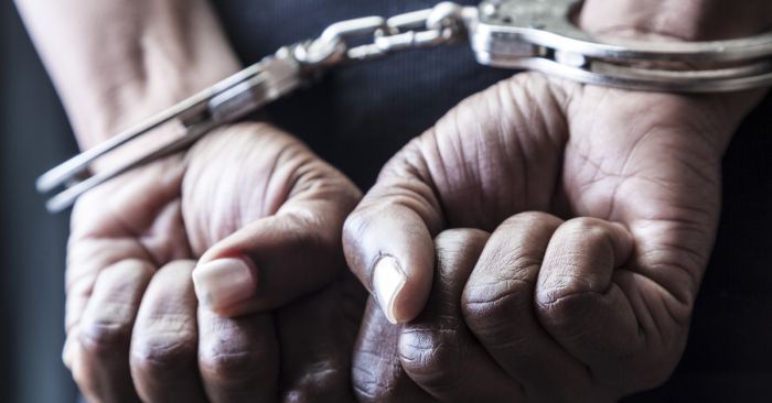 Hay dos hombres detenidos por intento de asalto a Farmacia Guadalajara en Puebla
