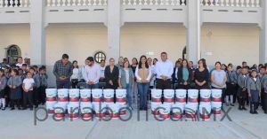 Entrega Ariadna Ayala rehabilitaci&oacute;n en escuela de Atlixco