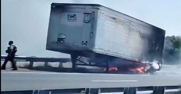 Reportan accidente en la Puebla-Orizaba, se incendia una caja seca