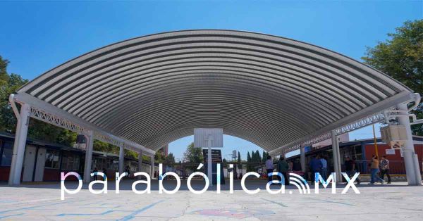 Entrega Pepe Chedraui techado escolar en la Primaria Club de Leones