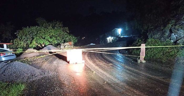 Contin&uacute;a cerrada la carretera en Eloxochitl&aacute;n tras derrumbe