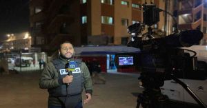 Muere periodista palestino y su familia en bombardeo a Gaza