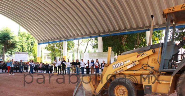 Arranca rehabilitación de cancha deportiva en primaria de Atlixco