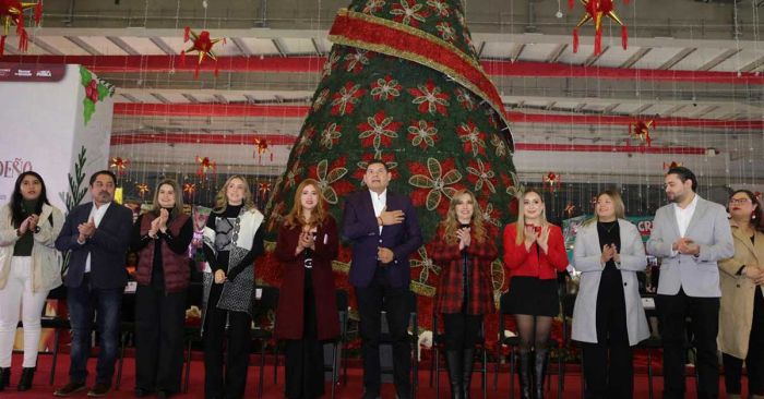 Conviven familias poblanas en el Festival Navide&ntilde;o 2025