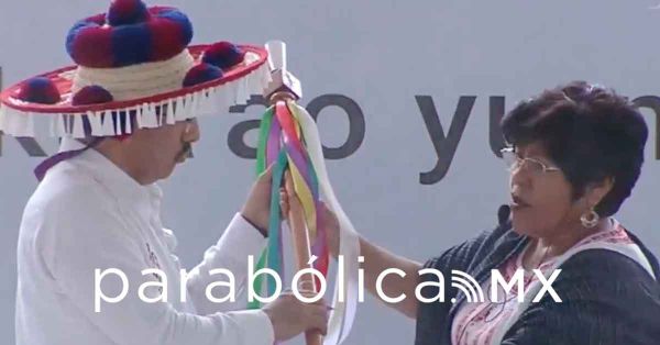 Recibe Nueva Corte bastones de mando de representantes de 70 pueblos ind&iacute;genas y afromexicanos