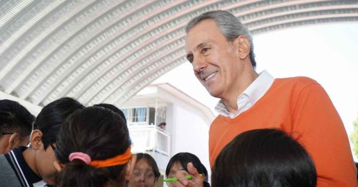 Entrega Pepe Chedraui techado en primaria de la colonia Francisco Villa