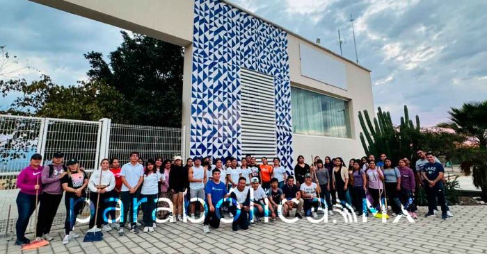 Fomenta el Instituto de Educación Digital valores con faena y tequio