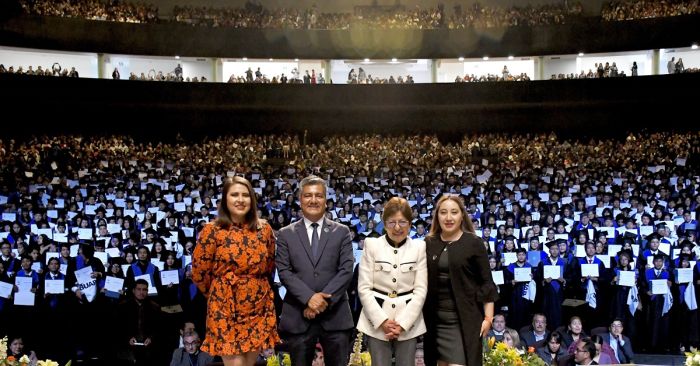 Realizan graduación de las preparatorias del Complejo Regional Centro y de la Lázaro Cárdenas