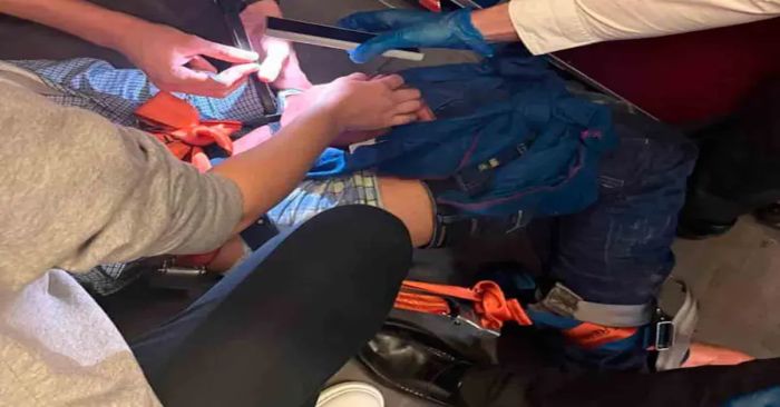 Intenta pasajero abrir la puerta del avi&oacute;n en pleno vuelo