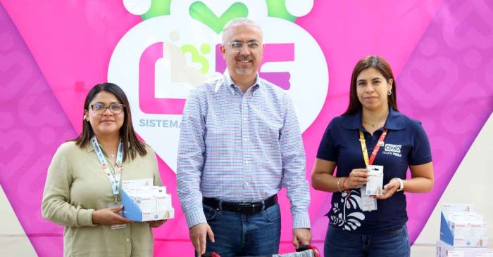 Dona OXXO aparatos auditivos y sillas de ruedas: SMDIF