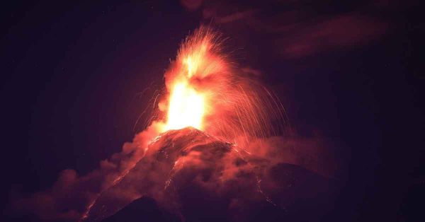 Entra en &quot;erupción masiva&quot; el volcán de Fuego en Guatemala