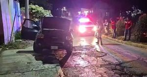 Arrijan bombas molotov a camioneta de periodista en Veracruz