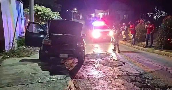 Arrijan bombas molotov a camioneta de periodista en Veracruz
