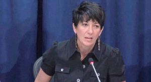 Pide Ghislaine Maxwell, cómplice de Epstein, anular su condena por tráfico sexual