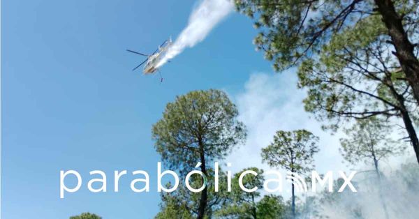 Mantienen vientos activo el incendio en Libres