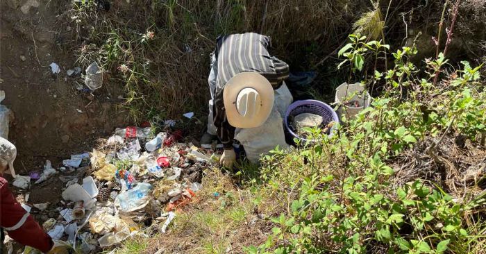 Limpian en Zacatlán un basurero clandestino