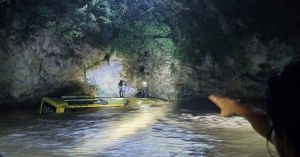 Mueren 12 personas tras ca&iacute;da de un autob&uacute;s al rio en la Puebla-Tlapa