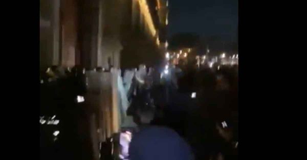 Culpa Sheinbaum a grupo pro Calderón por intento de portazo en protesta por Teuchitlán