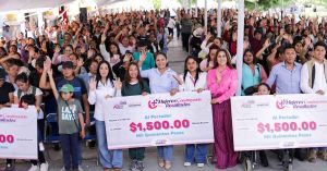 Entrega Lupita Cuautle apoyos a mujeres emprendedoras