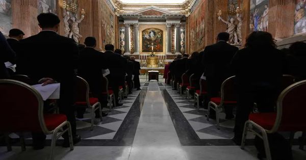 Alistan detalles para iniciar el cónclave, los Cardenales ya están instalados en el Vaticano