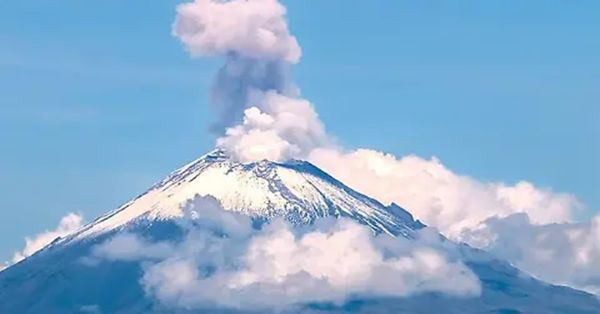 Inicia la semana el Popocatépetl con fumarola