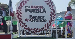 Acompa&ntilde;a gobierno de Puebla a migrantes en Fiestas Patrias en EU
