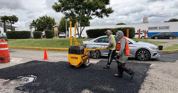 Atiende Ayuntamiento de Puebla otras 12 vialidades con programa de bacheo