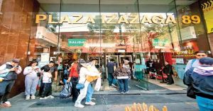 Cierran Plaza Izazaga 89 y arrastran negocios aledaños