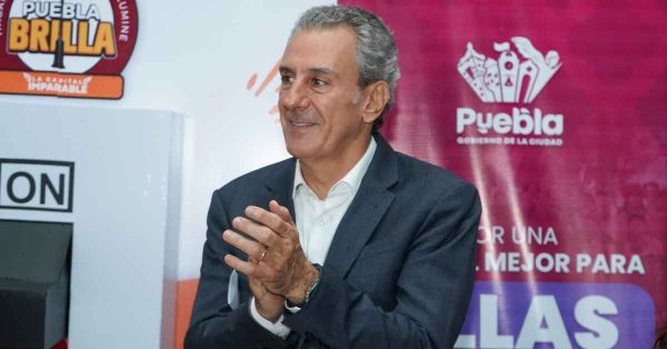 Entrega Pepe Chedraui modernizaci&oacute;n de alumbrado en Tres Cruces