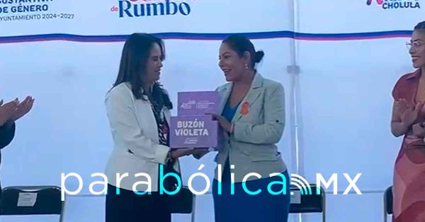 Entrega Lupita Cuautle el Buz&oacute;n Violeta