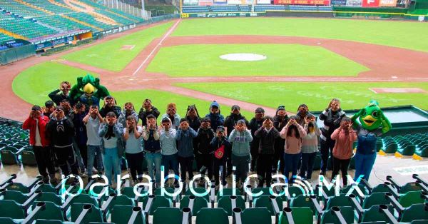 Realizan Deporte, DIF y Pericos de Puebla clínica deportiva para niñas y niños