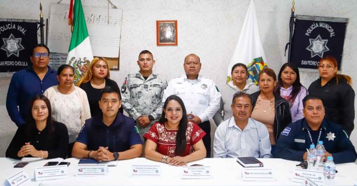 Mantiene Tonantzin Fernández mesas de trabajo con 13 juntas auxiliares y 8 barrios