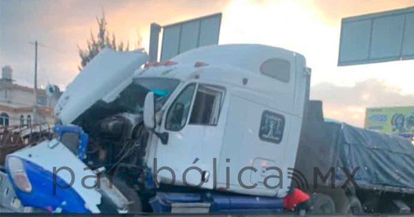 Provoca caos vial accidente m&uacute;ltiple en la M&eacute;xico-Puebla