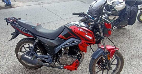 Detienen a dos sujetos por presunto robo de motocicleta en Cuautlancingo
