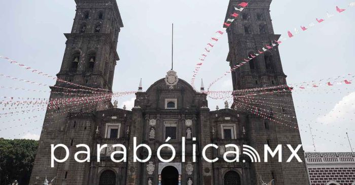 Vive luto la Iglesia Católica poblana por la muerte del Papa Francisco