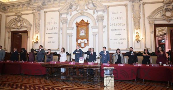 Entrega Pepe Chedraui primer Informe al Cabildo de Puebla