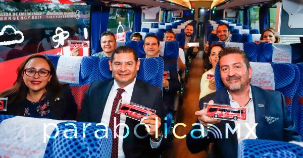 Asiste Armenta a la presentación de las nuevas unidades de la empresa Mobility ADO