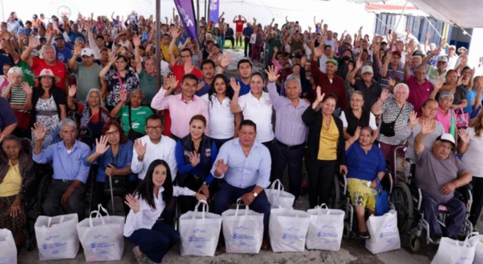 Contin&uacute;a Lupita Cuautle con entrega de apoyos alimentarios