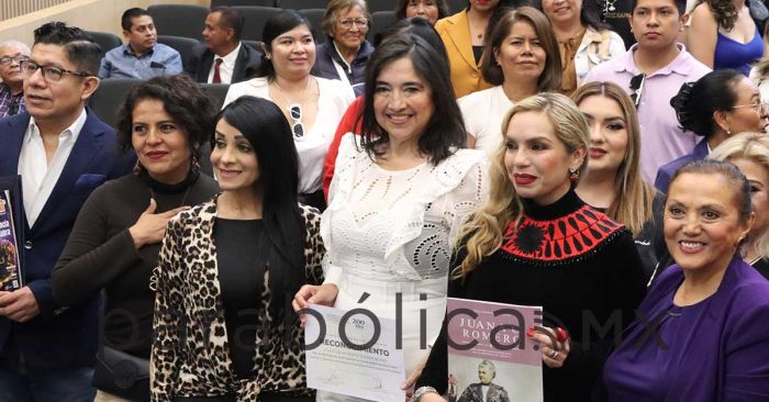 Presentan el libro &quot;Juana C. Romero, una mujer extraordinaria en la historia de México&quot;