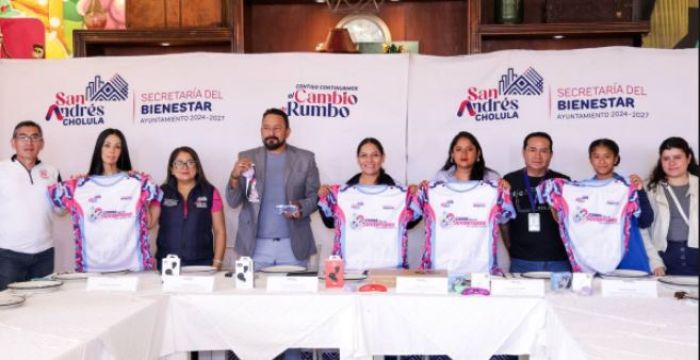 Presenta Lupita Cuautle playera y medalla de "Corre por las Juventudes 2025"