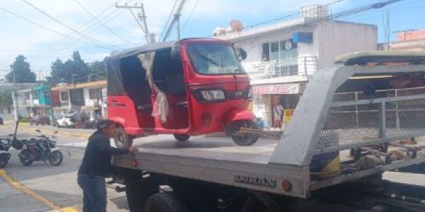 Aseguran en Cuautlancingo mototaxis que circulaban de forma irregular