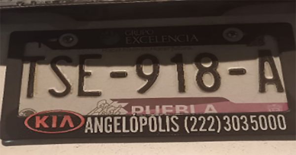 Buscan a los dueños de placas extraviadas por lluvias en Puebla