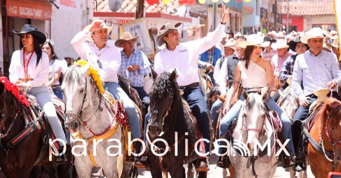 Encabeza el gobernador Armenta cabalgata con mil jinetes en Chignahuapan