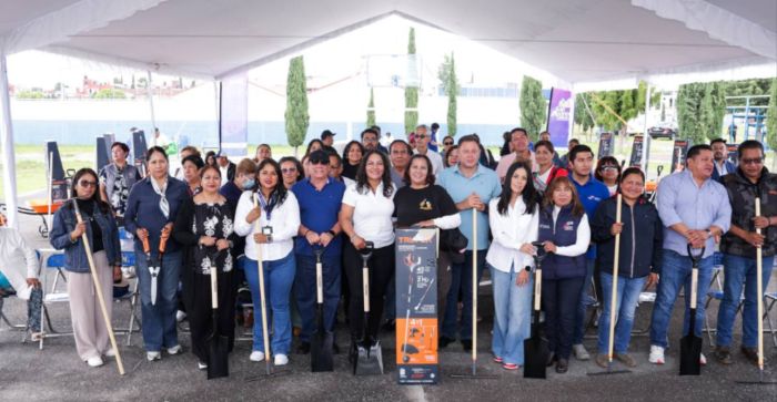 Equipa San Andrés Cholula a fraccionamientos con kits de jardinería